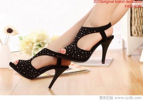 女人永遠(yuǎn)少雙鞋