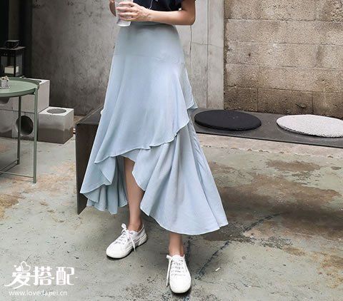 清新率性風(fēng) 搭配:魚尾裙+小白鞋