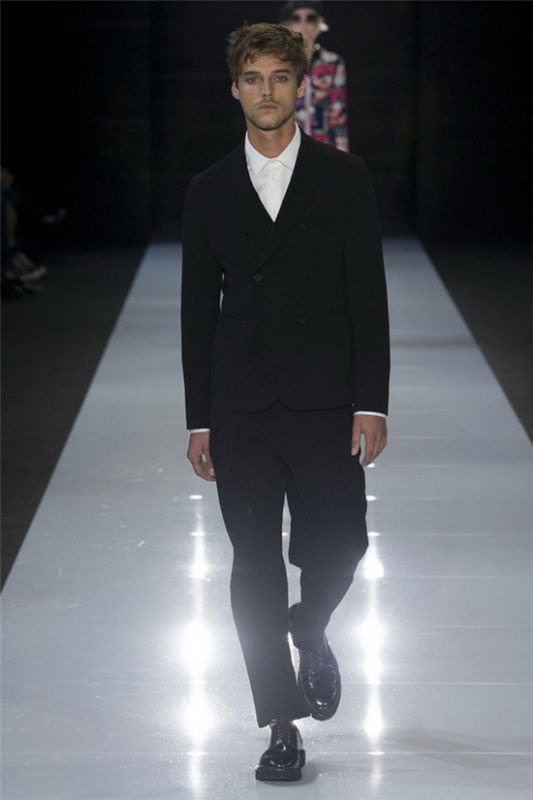 Emporio Armani 也會玩童趣 2018春夏系列