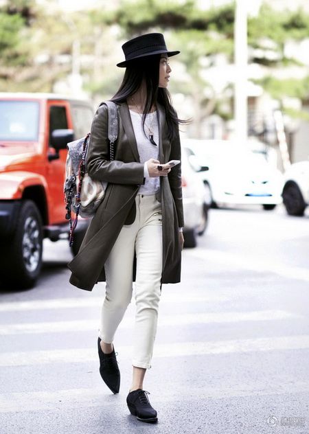 姚晨英倫風(fēng)閃亮街頭 自信氣質(zhì)演繹精英女性